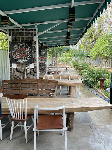 La Berre Cafe & Seafood