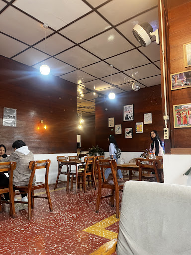 Kamari space