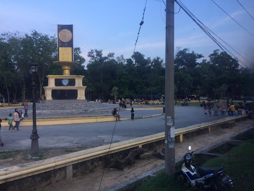 Tugu Simpang Enam